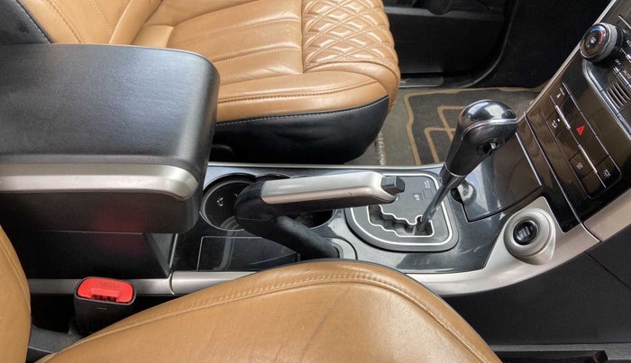 2018 Mahindra XUV500 W11 AT, Diesel, Automatic, 87,907 km, Gear Lever