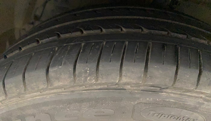 2022 Maruti Ciaz ZETA 1.5 SHVS MT PETROL, Petrol, Manual, 46,547 km, Left Front Tyre Tread