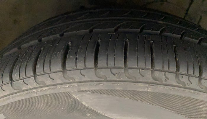 2022 Maruti Ciaz ZETA 1.5 SHVS MT PETROL, Petrol, Manual, 46,547 km, Right Front Tyre Tread
