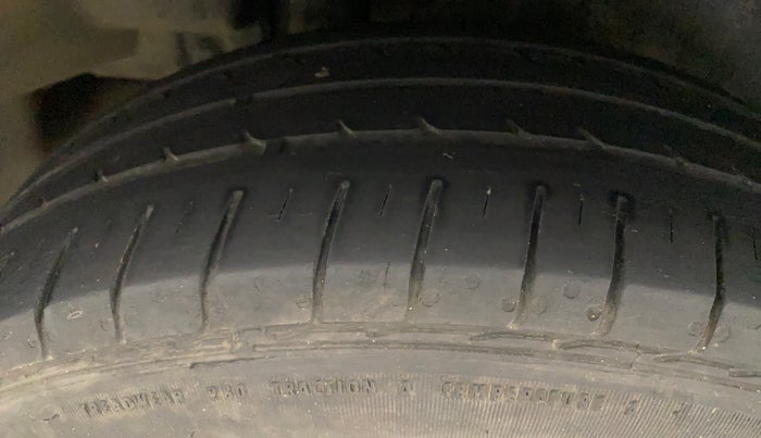 2022 Maruti Ciaz ZETA 1.5 SHVS MT PETROL, Petrol, Manual, 46,547 km, Right Rear Tyre Tread