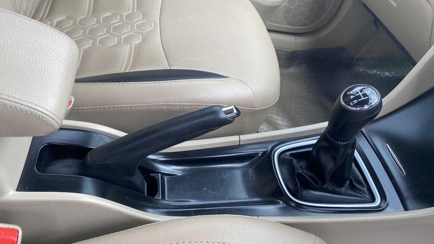2016 Maruti Ciaz ZXI, Petrol, Manual, 50,219 km, Gear Lever