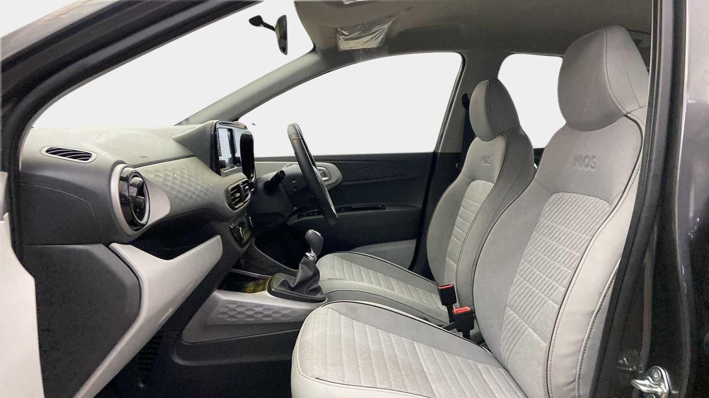 2023 Hyundai GRAND I10 NIOS ASTA 1.2 KAPPA VTVT, Petrol, Manual, 2,850 km, Right Side Front Door Cabin