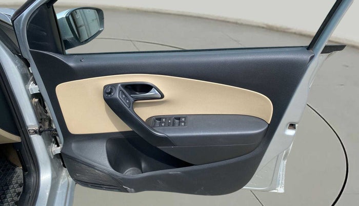 2017 Volkswagen Ameo HIGHLINE1.2L PLUS 16 ALLOY, Petrol, Manual, 33,291 km, Driver Side Door Panels Control