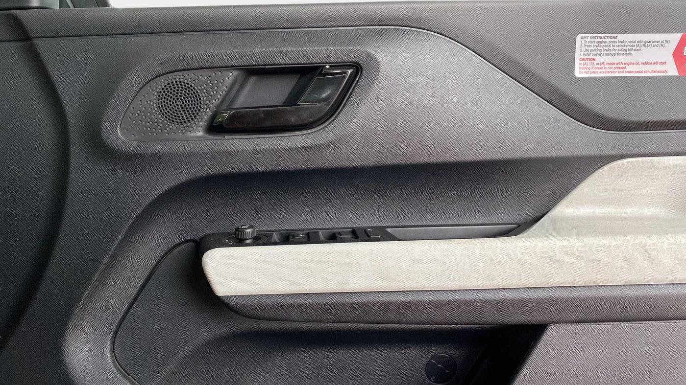 2022 Tata PUNCH ACCOMPLISHED AMT, Petrol, Automatic, 25,040 km, Driver Side Door Panels Control