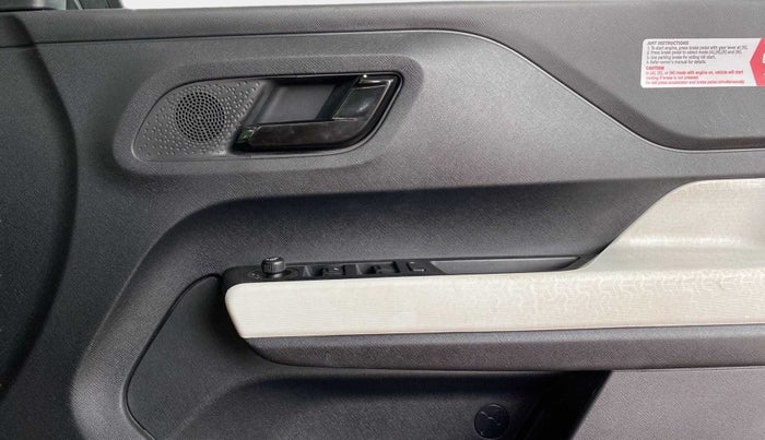 2022 Tata PUNCH ACCOMPLISHED AMT, Petrol, Automatic, 25,040 km, Driver Side Door Panels Control