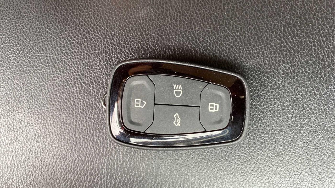 2022 Tata PUNCH ACCOMPLISHED AMT, Petrol, Automatic, 25,040 km, Key Close Up