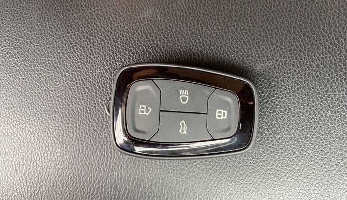 2022 Tata PUNCH ACCOMPLISHED AMT, Petrol, Automatic, 25,040 km, Key Close Up
