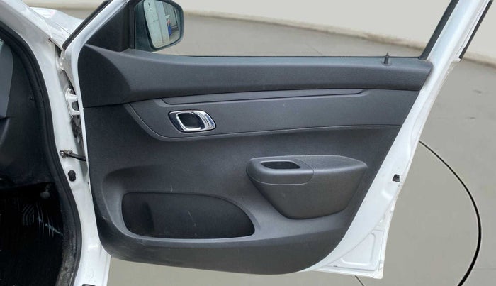 2019 Renault Kwid RXT 0.8 (O), Petrol, Manual, 6,098 km, Driver Side Door Panels Control