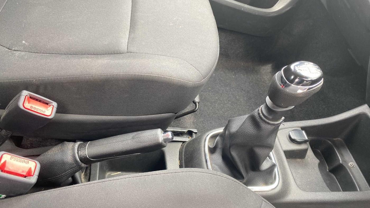 2019 Renault Kwid RXT 0.8 (O), Petrol, Manual, 6,098 km, Gear Lever