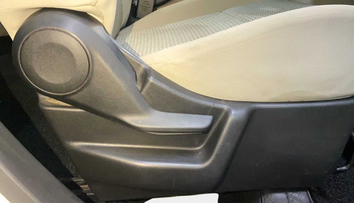 2020 Maruti New Wagon-R LXI CNG 1.0, CNG, Manual, 74,912 km, Driver Side Adjustment Panel