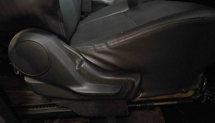2017 Maruti IGNIS ZETA 1.2 AMT DUAL TONE, Petrol, Automatic, 19,523 km, Driver Side Adjustment Panel