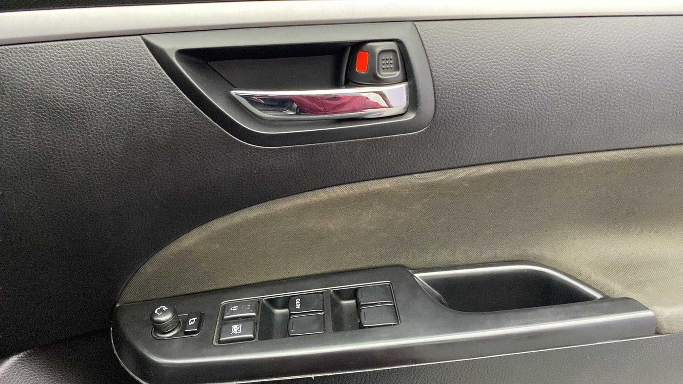 2015 Maruti Swift VXI, Petrol, Manual, 36,306 km, Driver Side Door Panels Control