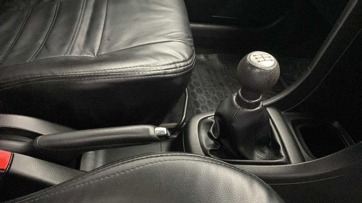 2015 Maruti Swift VXI, Petrol, Manual, 36,306 km, Gear Lever