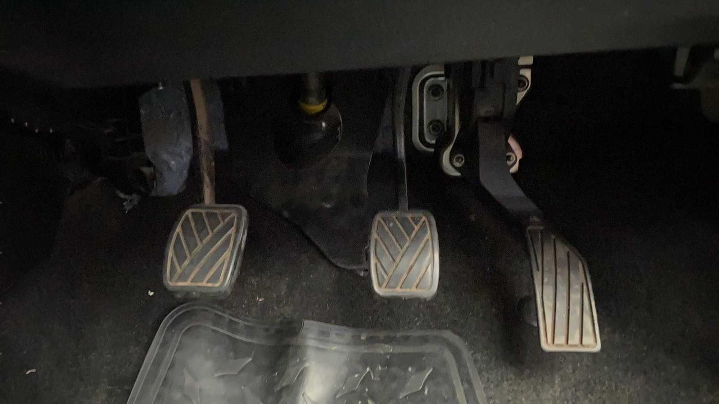 2015 Maruti Swift VXI, Petrol, Manual, 36,306 km, Pedals