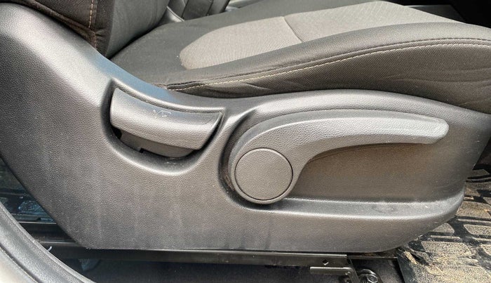2017 Hyundai Creta SX PLUS 1.6 PETROL, Petrol, Manual, 59,159 km, Driver Side Adjustment Panel