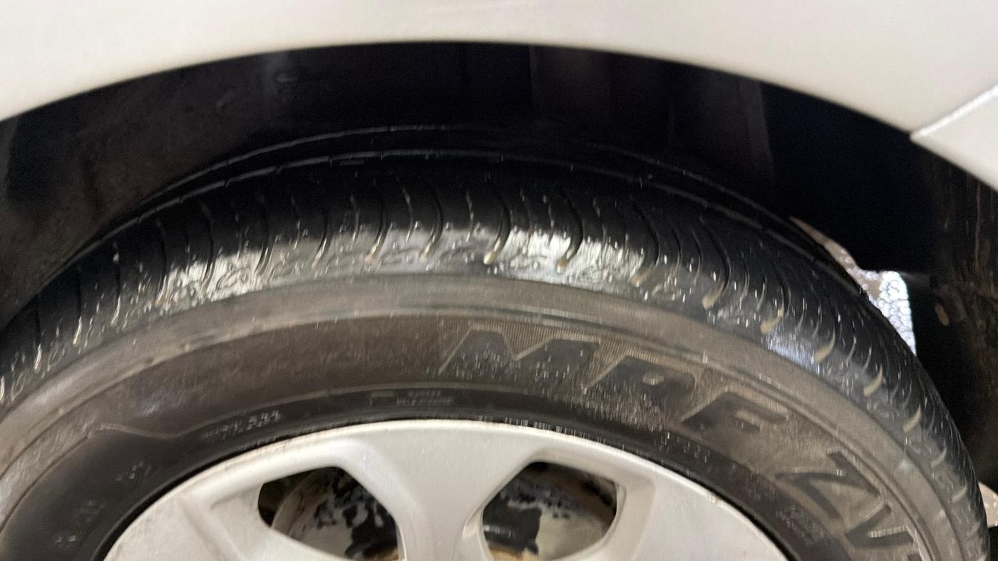 2017 Ford Figo Aspire TITANIUM 1.2 PETROL, CNG, Manual, 79,192 km, Left Rear Tyre Tread