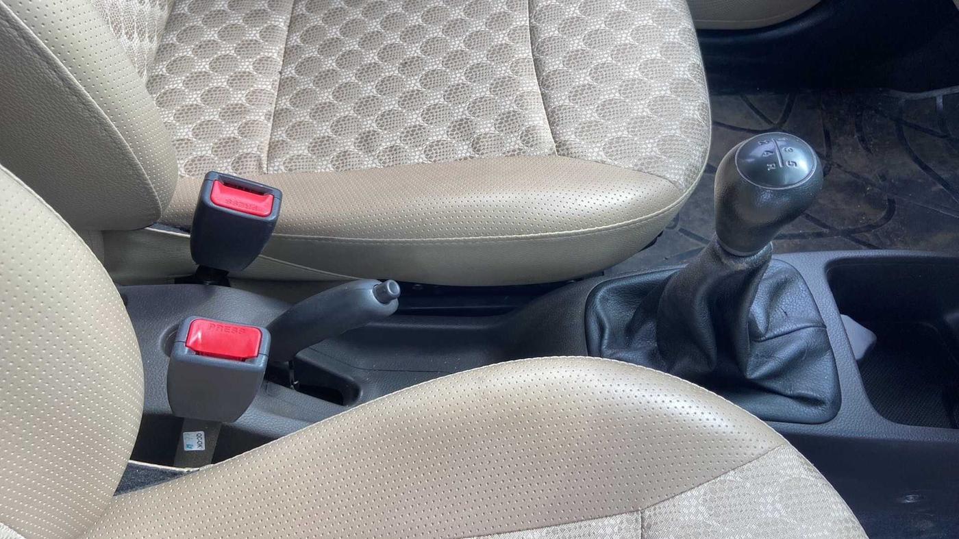 2018 Hyundai Eon ERA +, Petrol, Manual, 17,524 km, Gear Lever