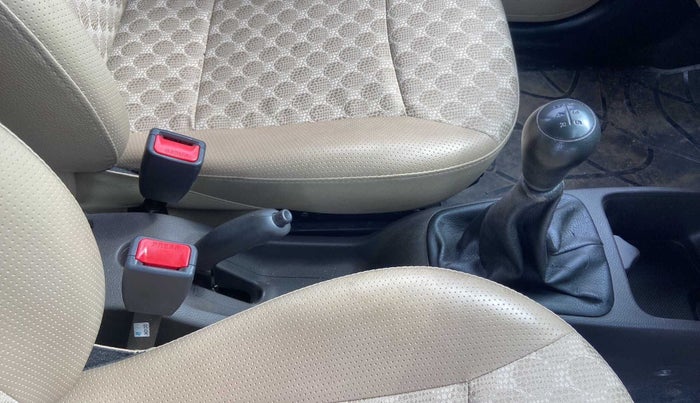 2018 Hyundai Eon ERA +, Petrol, Manual, 17,524 km, Gear Lever