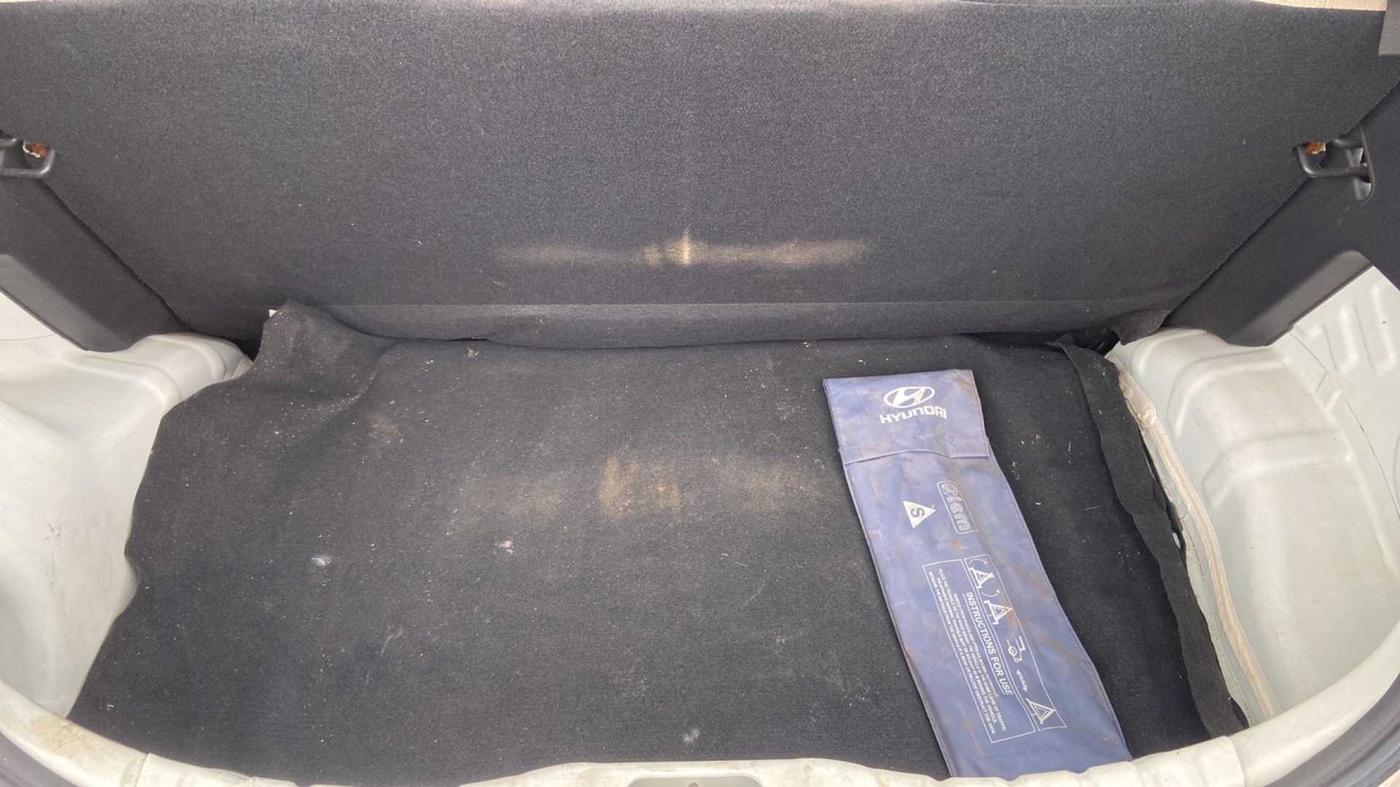 2018 Hyundai Eon ERA +, Petrol, Manual, 17,524 km, Boot Inside