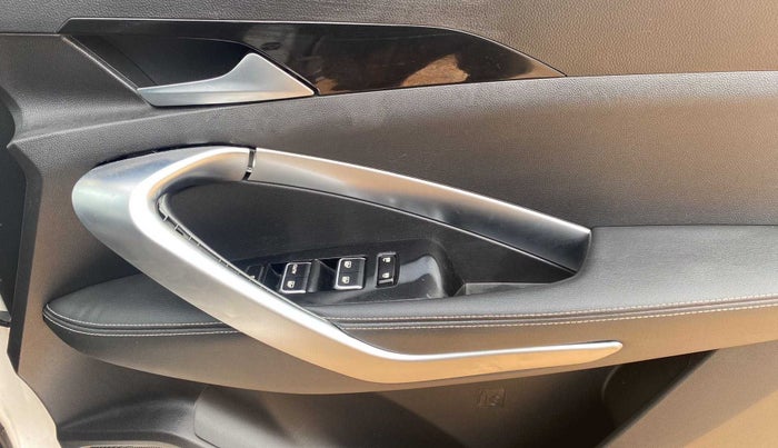 2019 MG HECTOR SHARP 1.5 DCT PETROL, Petrol, Automatic, 32,644 km, Driver Side Door Panels Control
