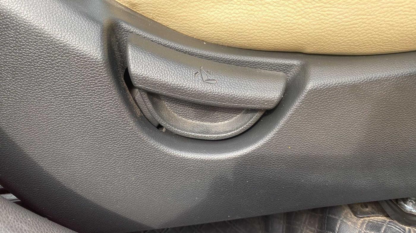 2018 Hyundai Grand i10 SPORTZ 1.2 KAPPA VTVT, Petrol, Manual, 15,854 km, Driver Side Adjustment Panel