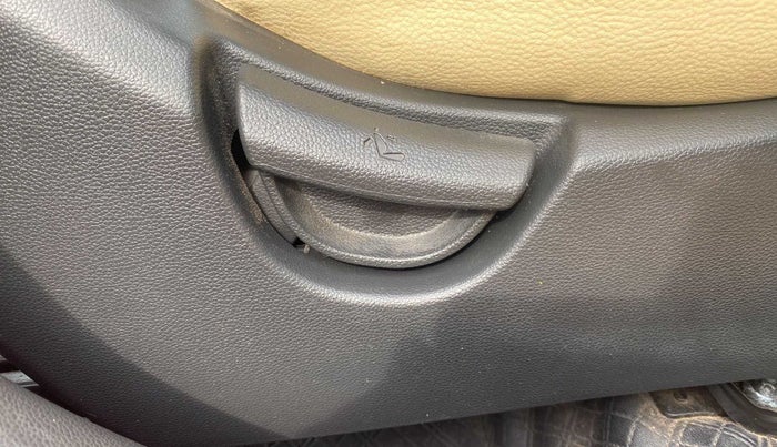 2018 Hyundai Grand i10 SPORTZ 1.2 KAPPA VTVT, Petrol, Manual, 15,854 km, Driver Side Adjustment Panel
