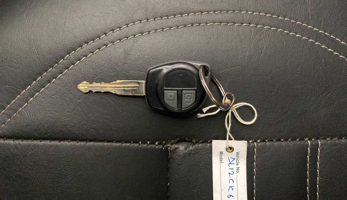 2016 Maruti Swift LXI, Petrol, Manual, 82,346 km, Key Close Up
