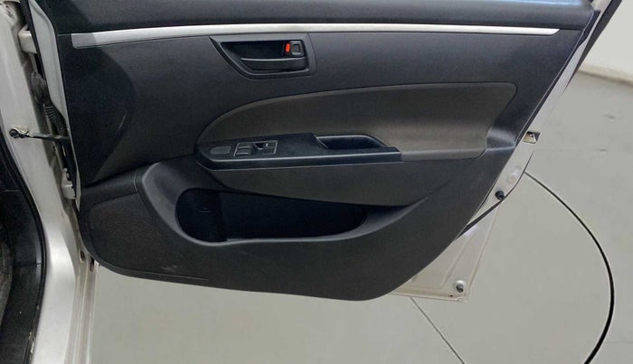 2016 Maruti Swift LXI, Petrol, Manual, 82,346 km, Driver Side Door Panels Control