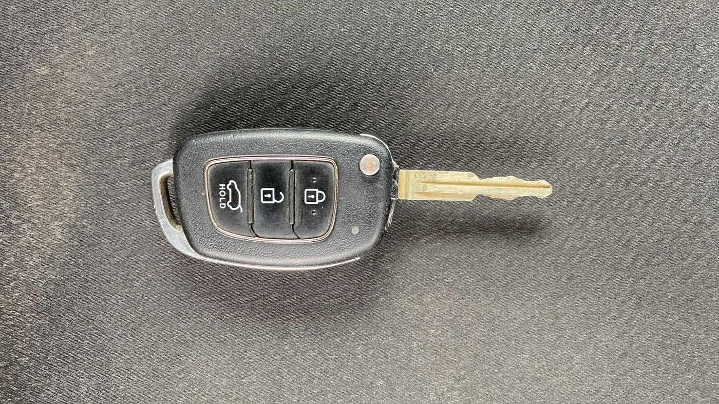 2021 Hyundai NEW I20 MAGNA 1.2 MT, CNG, Manual, 33,267 km, Key Close Up