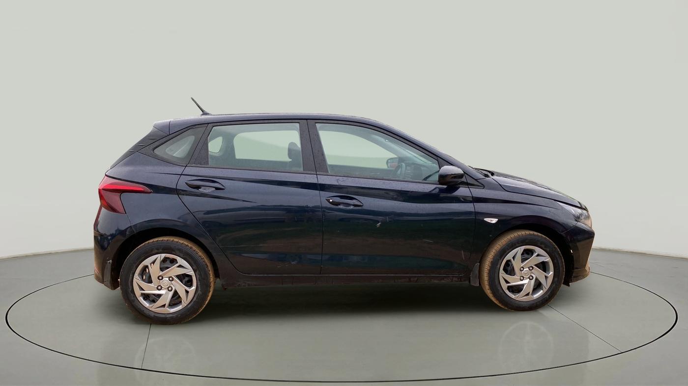 2021 Hyundai NEW I20 MAGNA 1.2 MT, CNG, Manual, 33,267 km, Right Side View
