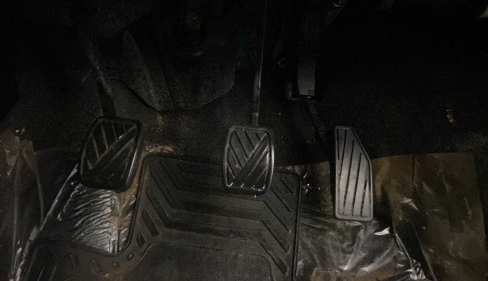 2022 Maruti XL6 ZETA MT, Petrol, Manual, 16,405 km, Pedals