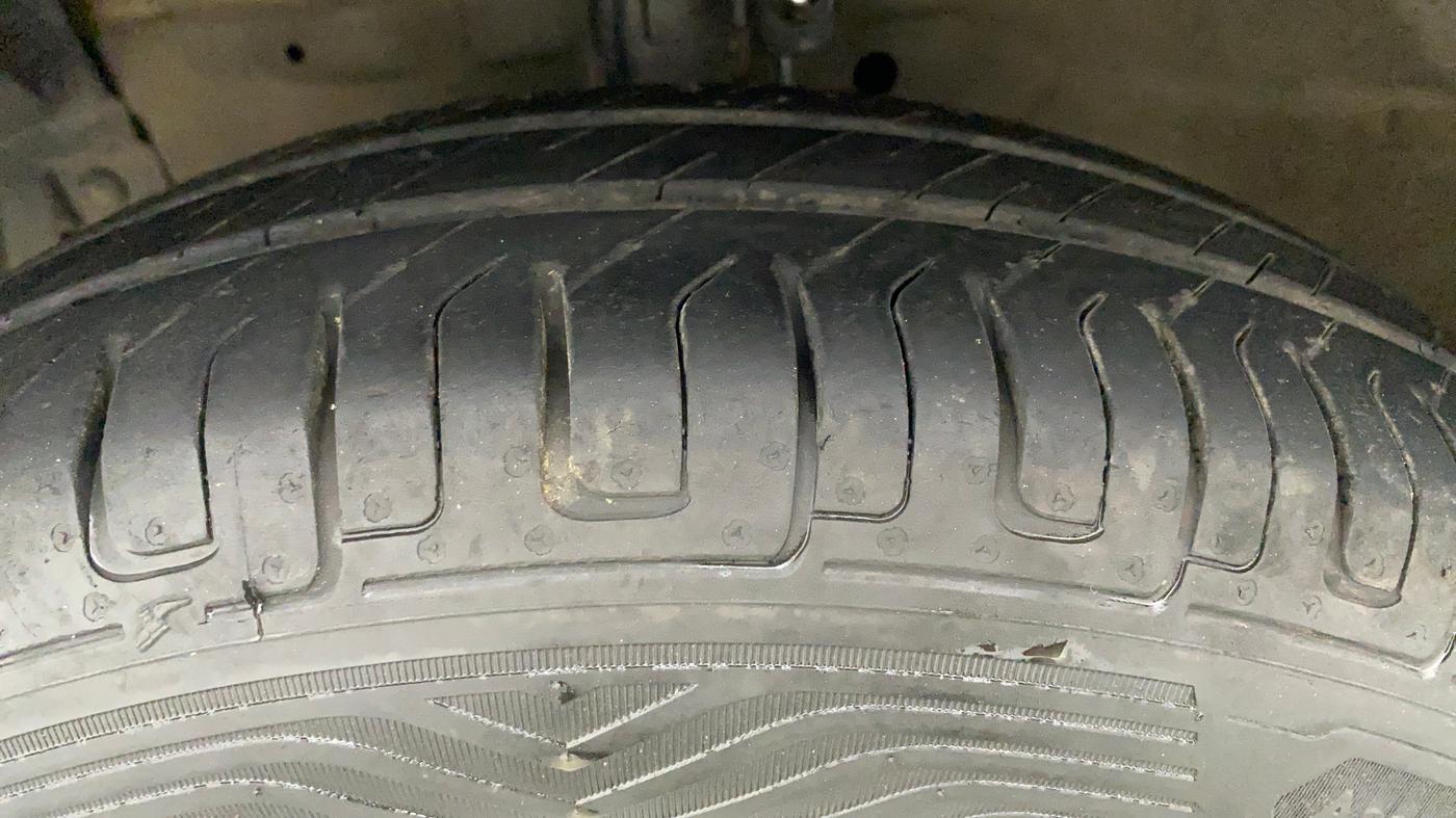 2012 Maruti Swift Dzire VXI, Petrol, Manual, 75,395 km, Left Front Tyre Tread
