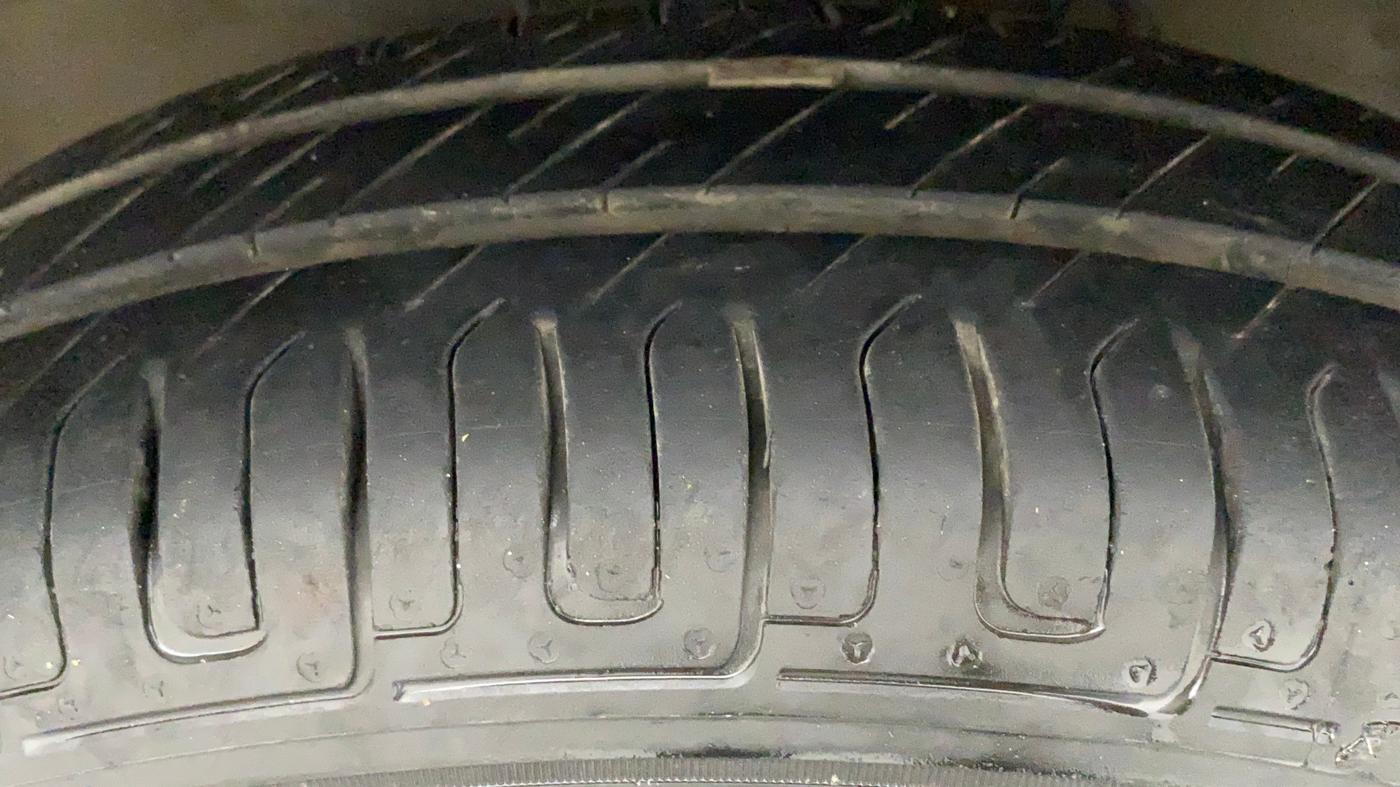 2012 Maruti Swift Dzire VXI, Petrol, Manual, 75,395 km, Right Front Tyre Tread