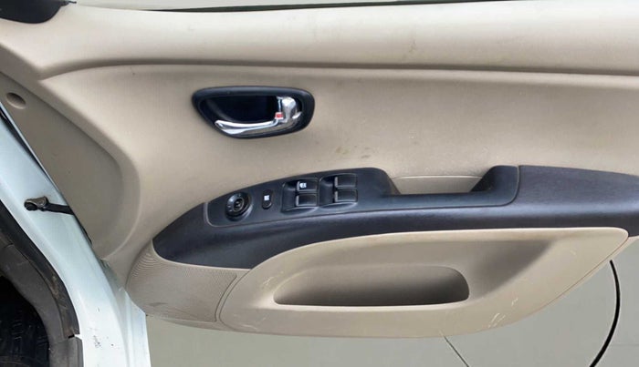 2013 Hyundai i10 SPORTZ 1.2, Petrol, Manual, 89,892 km, Driver Side Door Panels Control