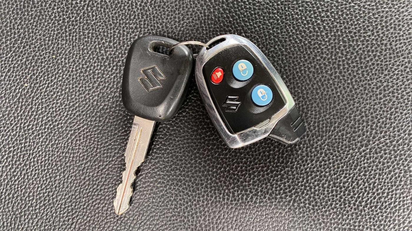 2021 Maruti Swift LXI, CNG, Manual, 29,057 km, Key Close Up