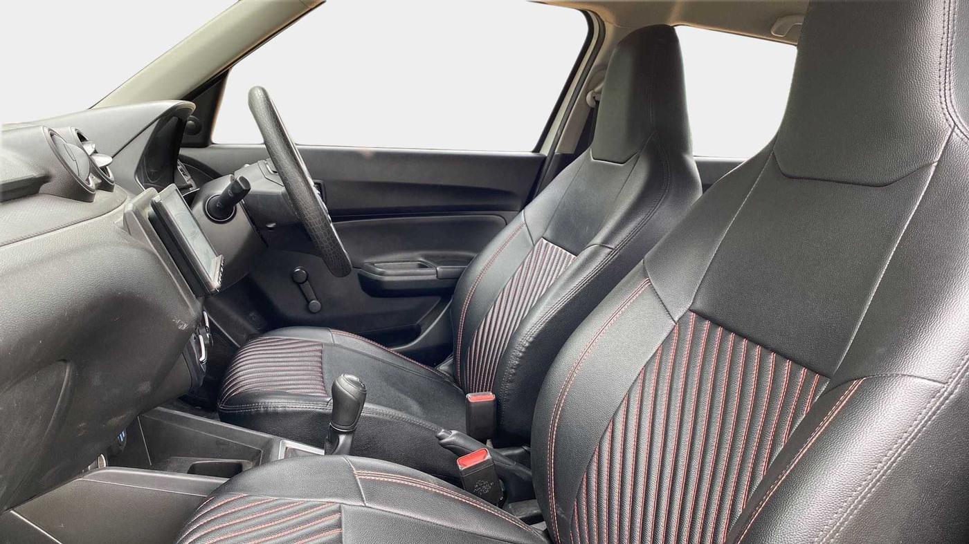 2021 Maruti Swift LXI, CNG, Manual, 29,057 km, Right Side Front Door Cabin