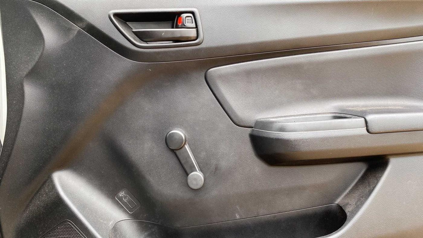 2021 Maruti Swift LXI, CNG, Manual, 29,057 km, Driver Side Door Panels Control