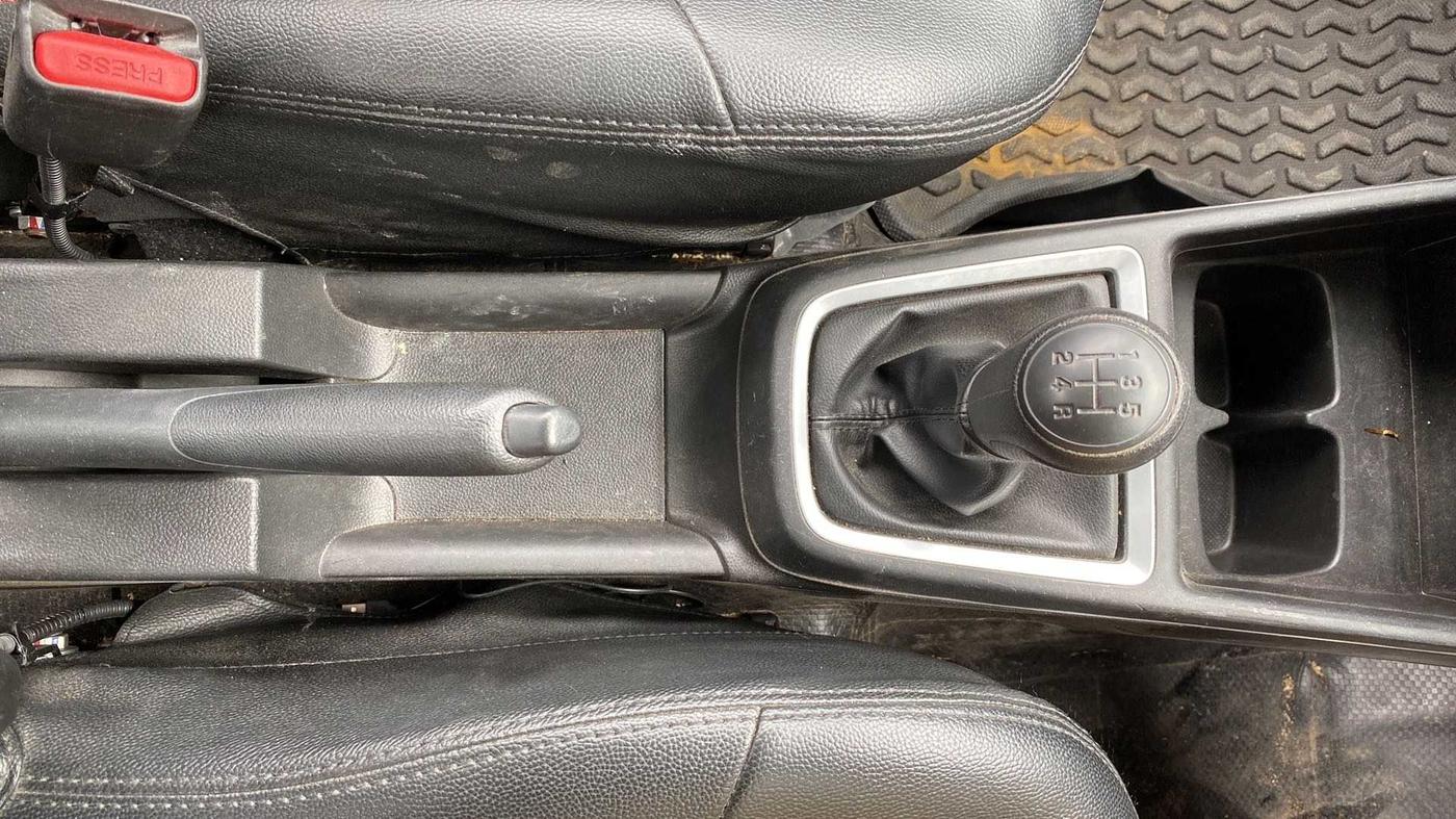2021 Maruti Swift LXI, CNG, Manual, 29,057 km, Gear Lever