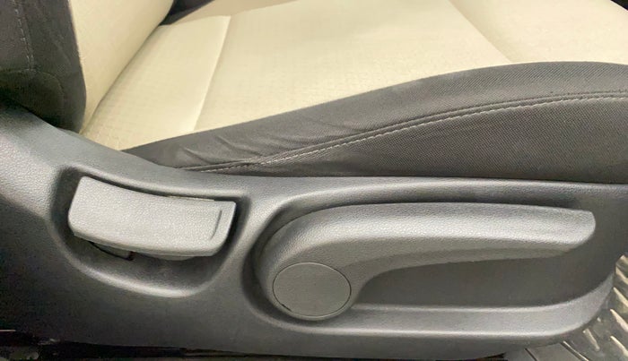 2019 Hyundai Verna 1.6 VTVT SX + AT, Petrol, Automatic, 29,743 km, Driver Side Adjustment Panel