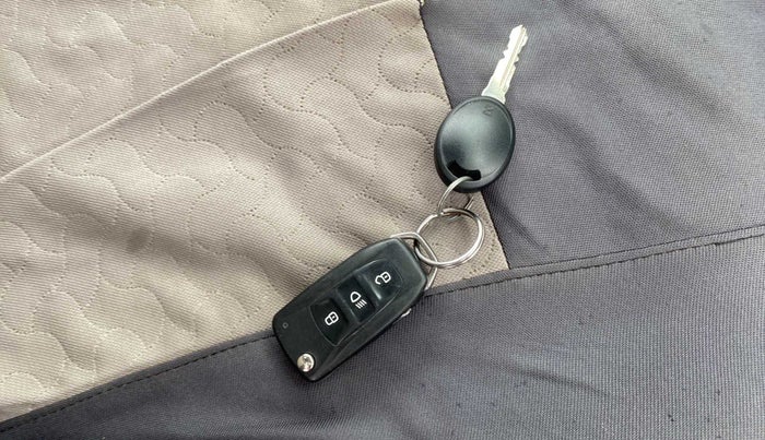 2018 Tata Tiago XZ PETROL, Petrol, Manual, 58,092 km, Key Close Up