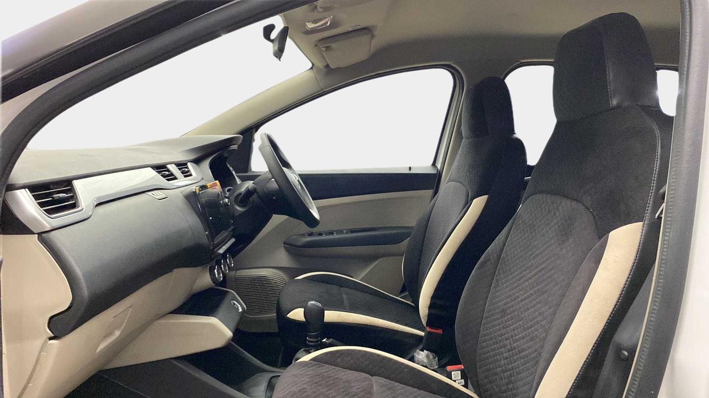 2022 Renault TRIBER RXZ AMT, Petrol, Automatic, 8,954 km, Right Side Front Door Cabin