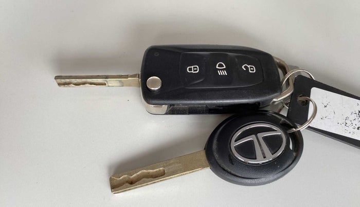 2021 Tata Tiago XT (O) PETROL, Petrol, Manual, 23,950 km, Key Close Up