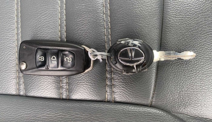 2016 Tata Tiago XZ PETROL, Petrol, Manual, 60,084 km, Key Close Up