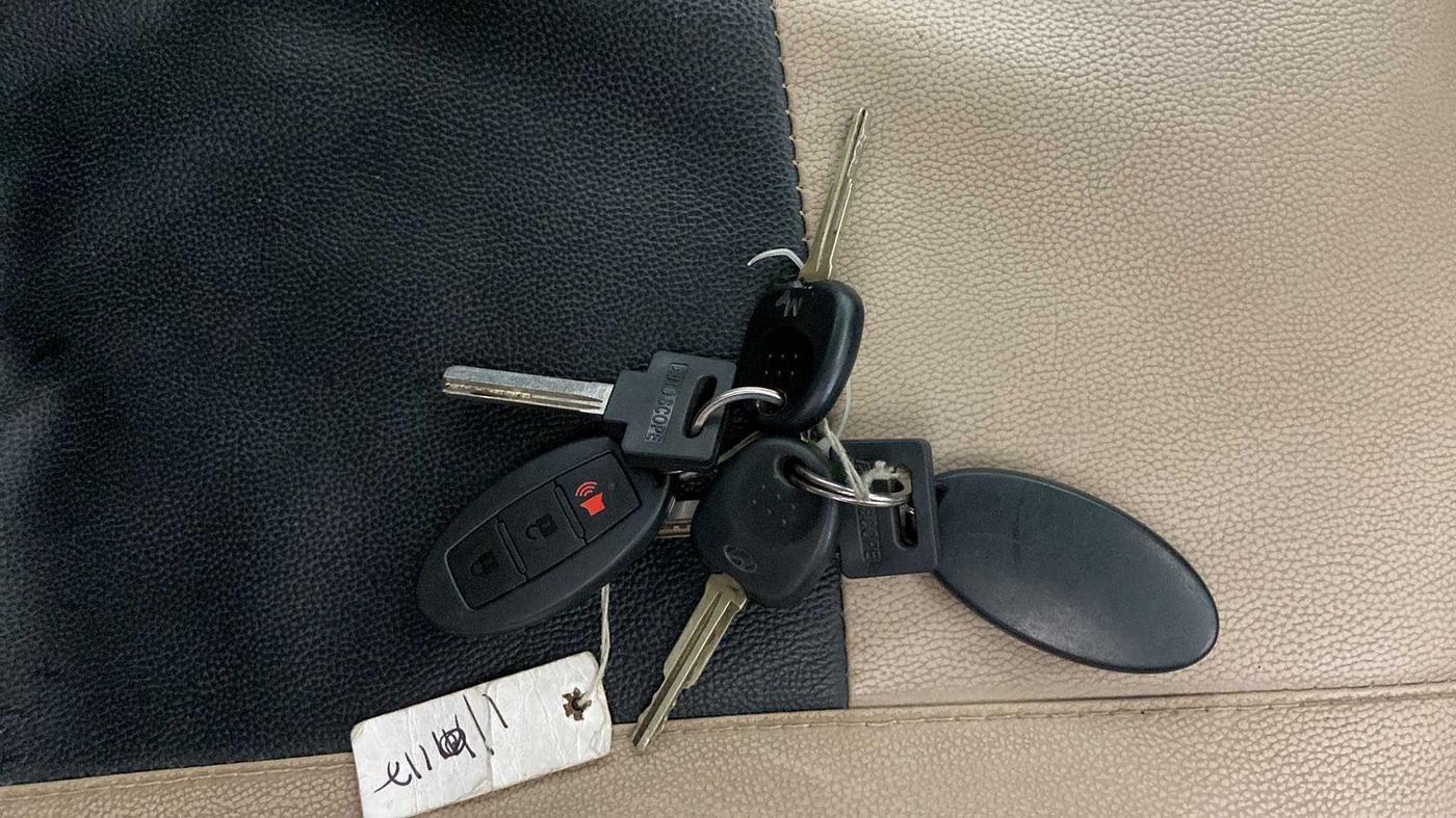 2017 Hyundai Eon MAGNA + AIRBAG, Petrol, Manual, 14,296 km, Key Close Up