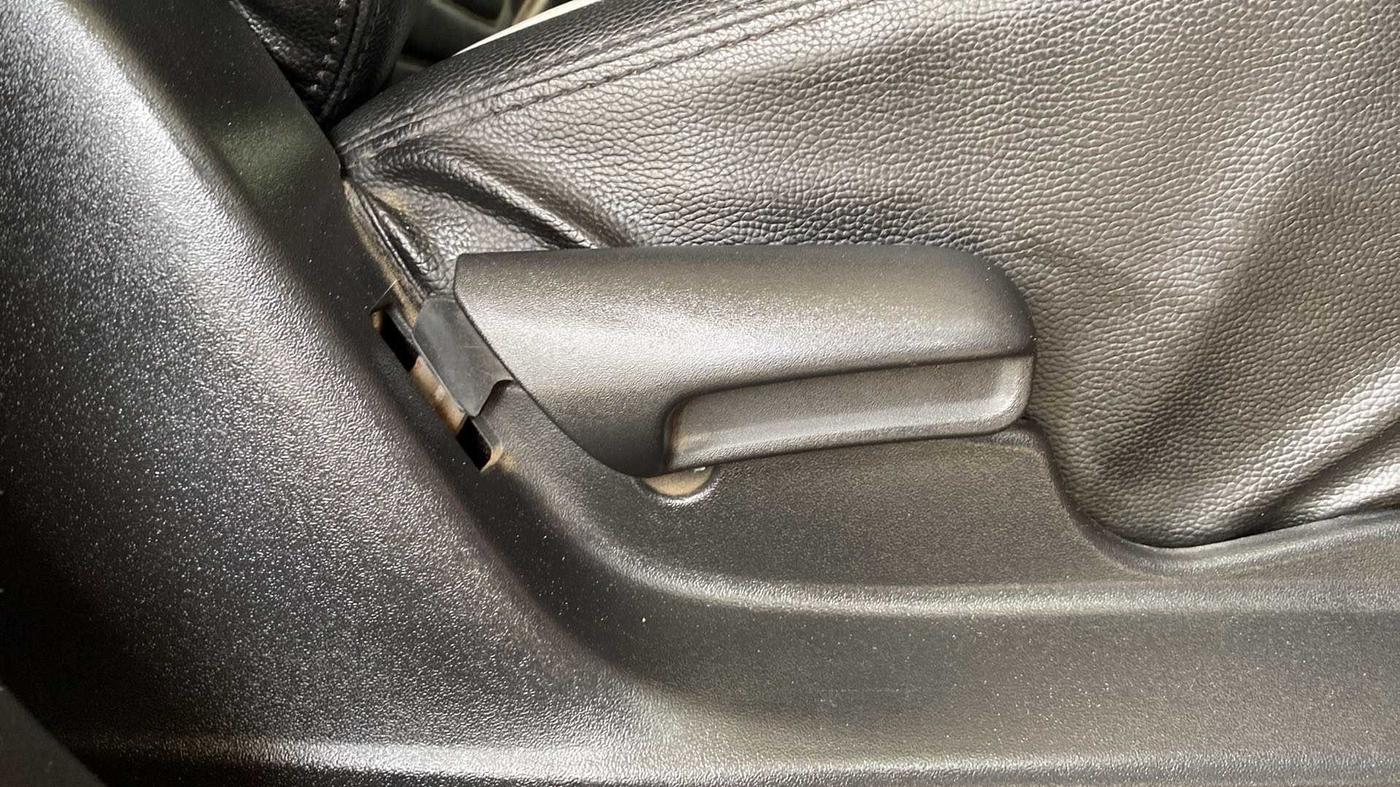 2019 Maruti Vitara Brezza VDI, Diesel, Manual, 55,600 km, Driver Side Adjustment Panel