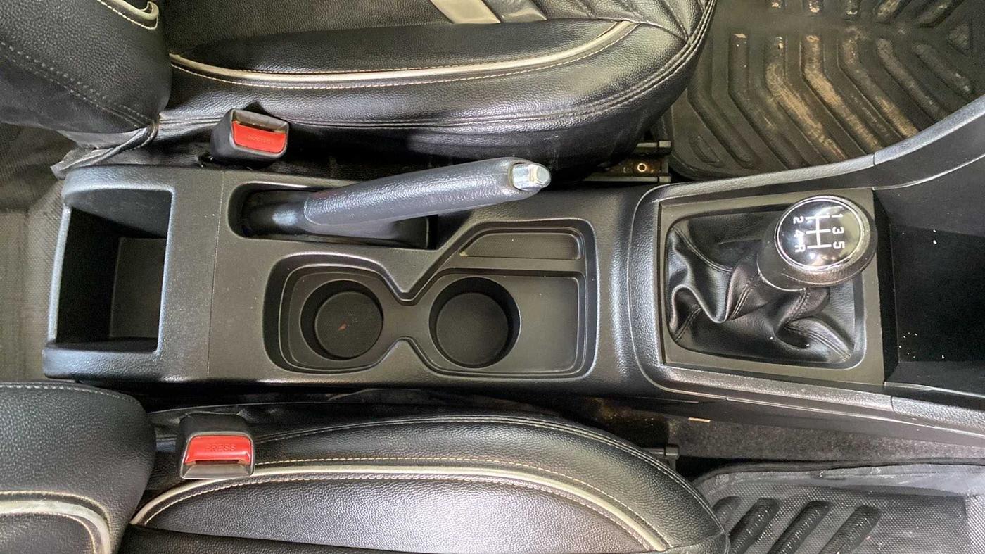 2019 Maruti Vitara Brezza VDI, Diesel, Manual, 55,600 km, Gear Lever