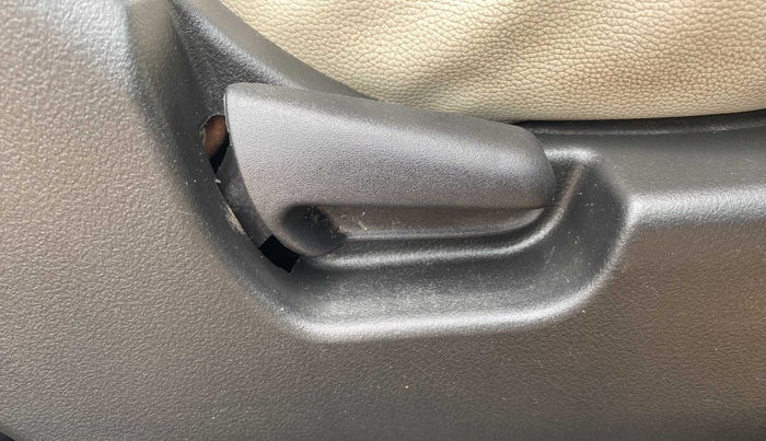 2017 Maruti Wagon R 1.0 VXI, Petrol, Manual, 51,827 km, Driver Side Adjustment Panel