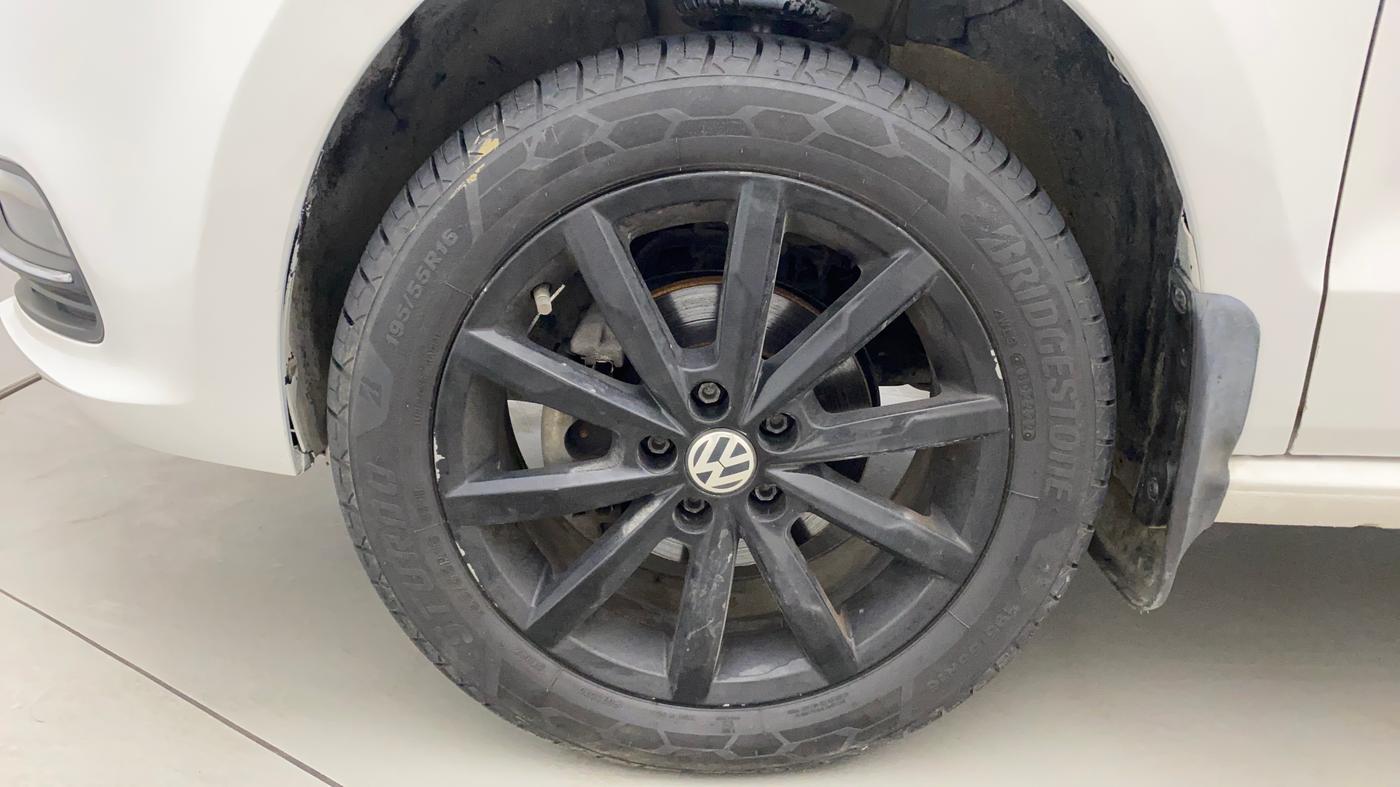 2019 Volkswagen Polo HIGHLINE 1.0L, Petrol, Manual, 65,943 km, Left Front Wheel