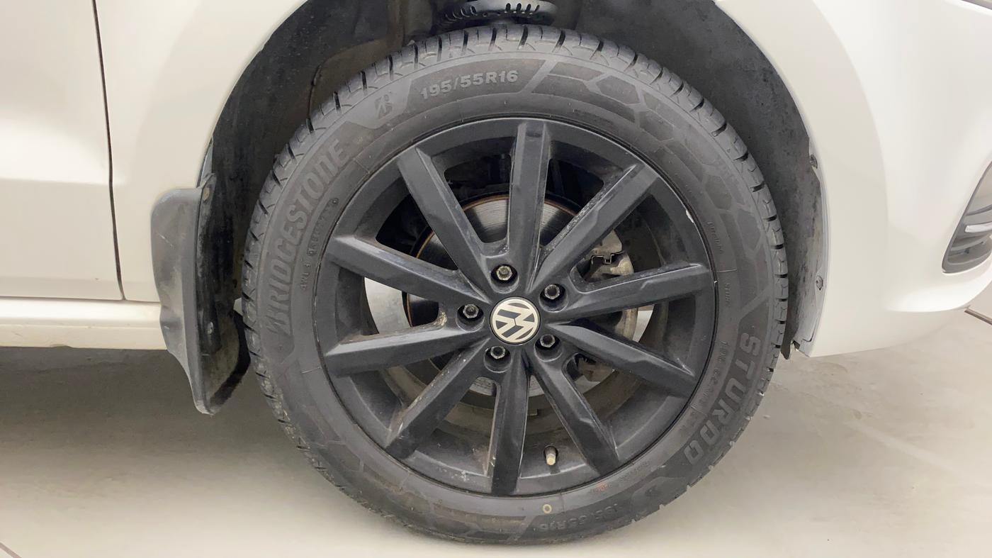 2019 Volkswagen Polo HIGHLINE 1.0L, Petrol, Manual, 65,943 km, Right Front Wheel