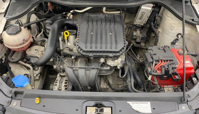 2019 Volkswagen Polo HIGHLINE 1.0L, Petrol, Manual, 65,943 km, Open Bonet